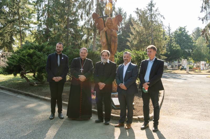 Szent Mihaly szobor_28.jpg